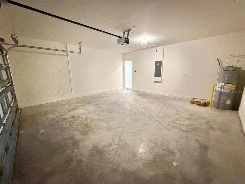 Active With Contract: $2,000 (3 beds, 2 baths, 1672 Square Feet)