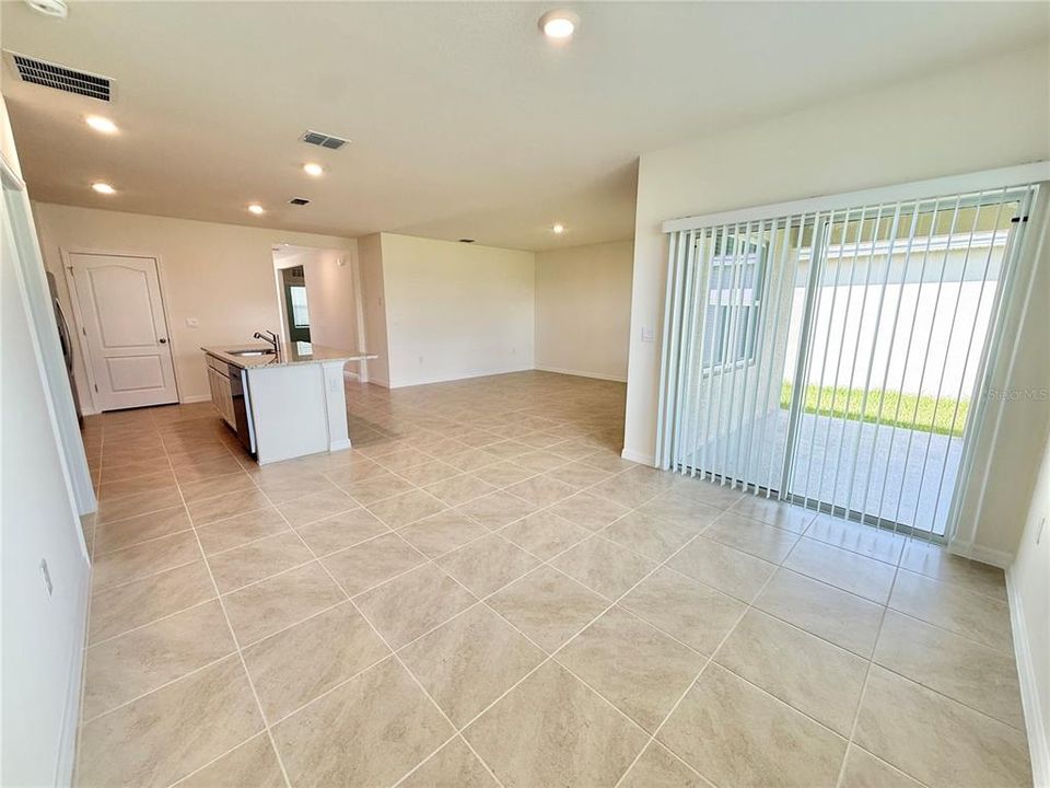 Active With Contract: $2,000 (3 beds, 2 baths, 1672 Square Feet)