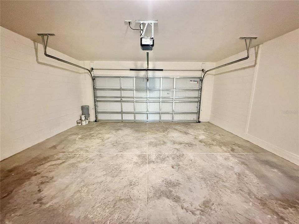 Active With Contract: $2,000 (3 beds, 2 baths, 1672 Square Feet)