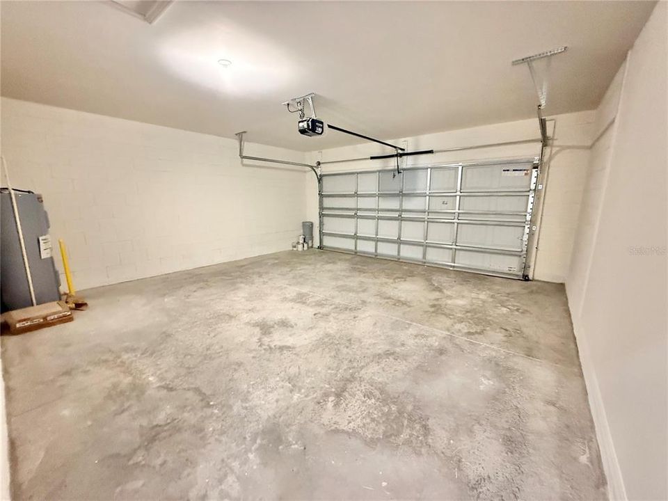 Active With Contract: $2,000 (3 beds, 2 baths, 1672 Square Feet)