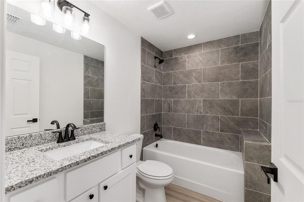 For Sale: $279,900 (3 beds, 2 baths, 1394 Square Feet)