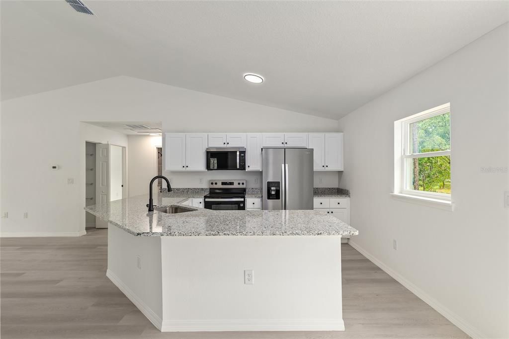 For Sale: $279,900 (3 beds, 2 baths, 1394 Square Feet)