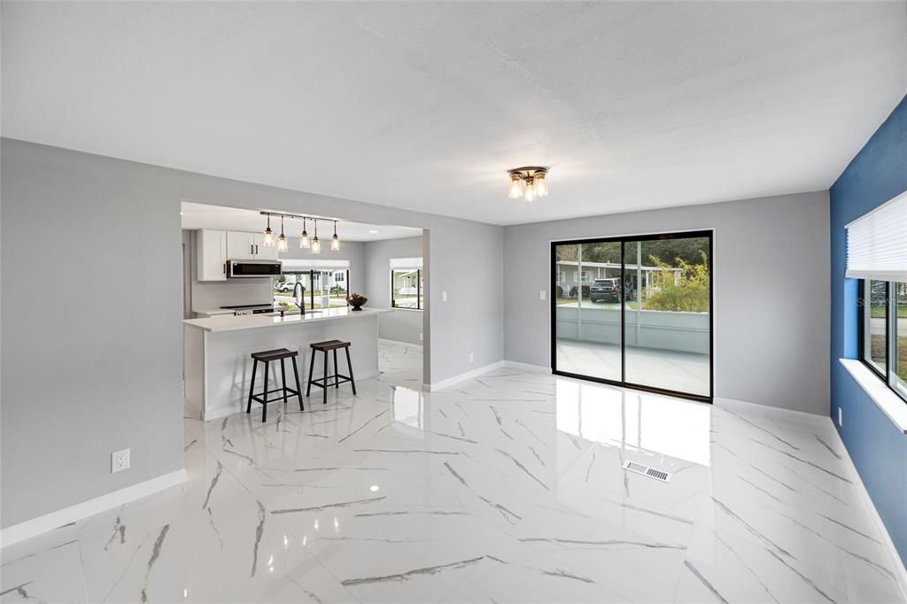 Active With Contract: $158,900 (2 beds, 2 baths, 864 Square Feet)