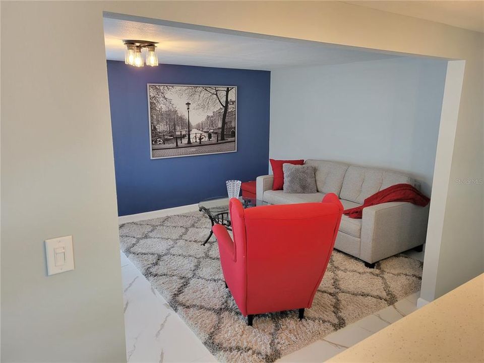 Active With Contract: $158,900 (2 beds, 2 baths, 864 Square Feet)