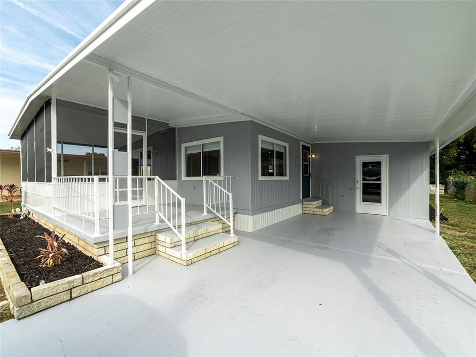 Active With Contract: $158,900 (2 beds, 2 baths, 864 Square Feet)
