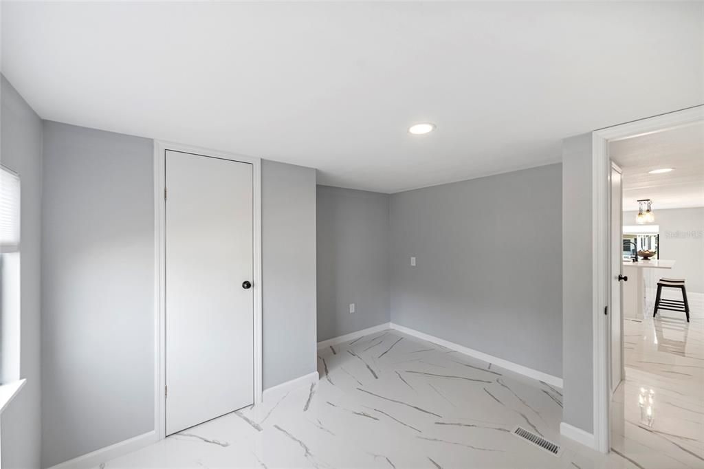 Active With Contract: $158,900 (2 beds, 2 baths, 864 Square Feet)