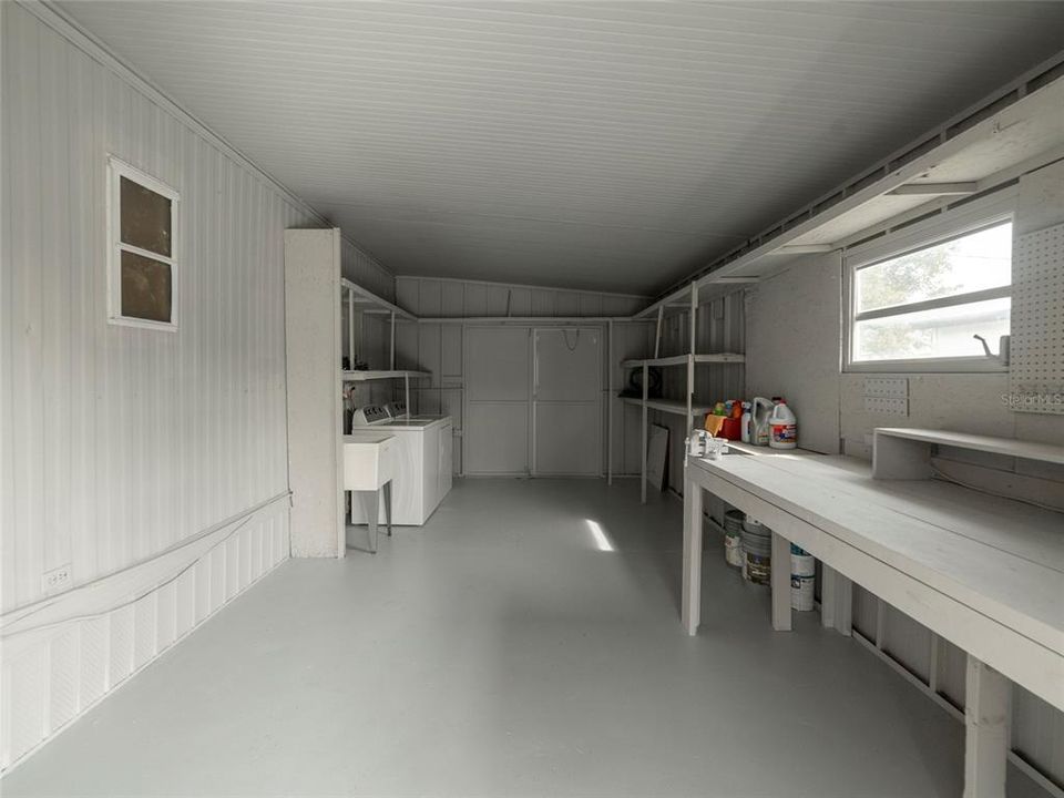 Active With Contract: $158,900 (2 beds, 2 baths, 864 Square Feet)