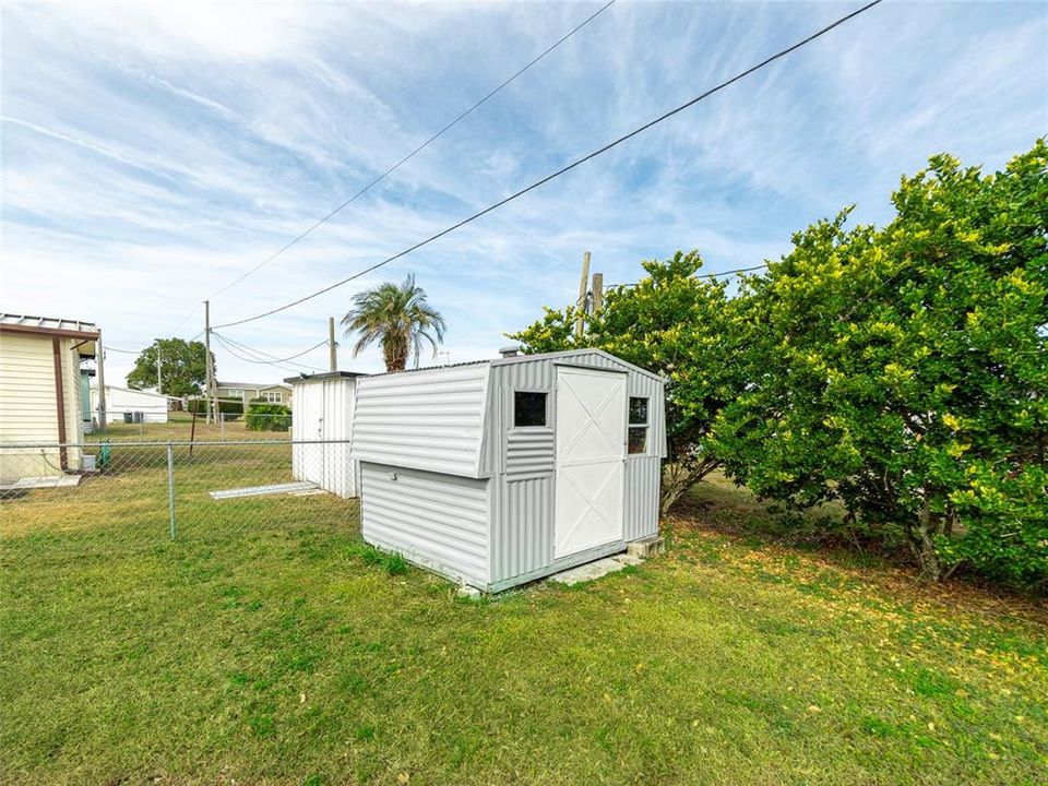 Active With Contract: $158,900 (2 beds, 2 baths, 864 Square Feet)