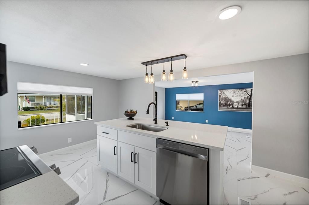 Active With Contract: $158,900 (2 beds, 2 baths, 864 Square Feet)