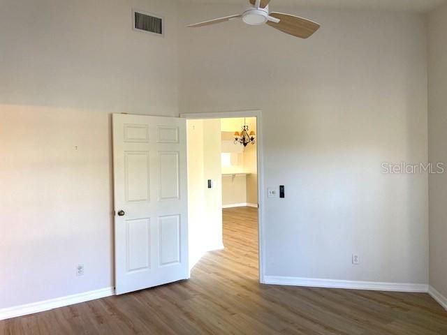 В аренду: $1,700 (2 спален, 2 ванн, 1280 Квадратных фут)