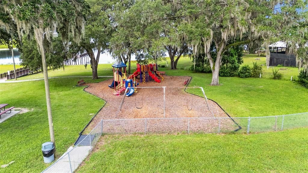 Active With Contract: $279,900 (3 beds, 2 baths, 1394 Square Feet)