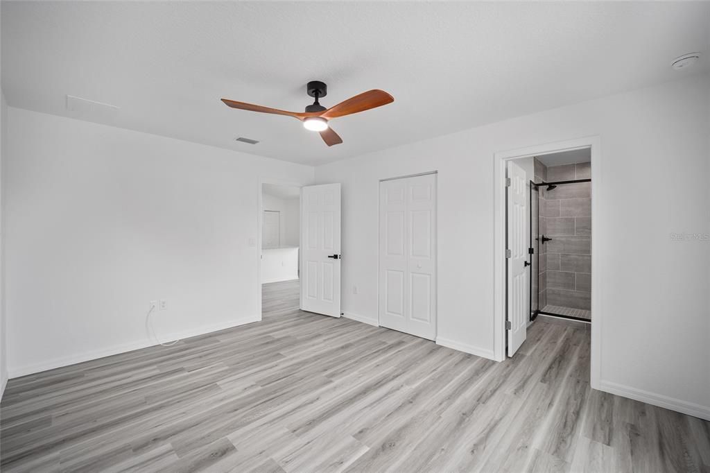 Active With Contract: $279,900 (3 beds, 2 baths, 1394 Square Feet)