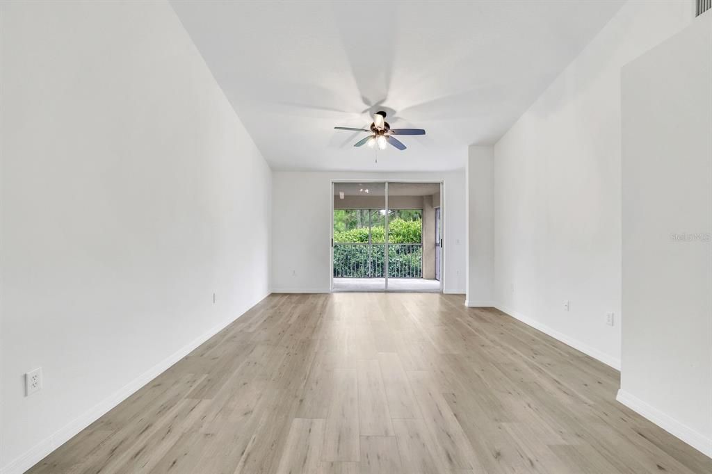 For Sale: $274,900 (2 beds, 2 baths, 1107 Square Feet)