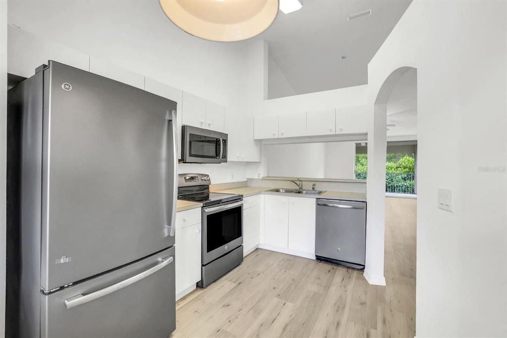 For Sale: $274,900 (2 beds, 2 baths, 1107 Square Feet)