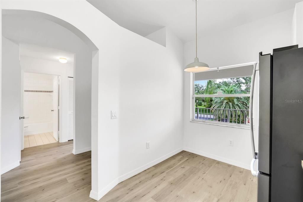 For Sale: $274,900 (2 beds, 2 baths, 1107 Square Feet)