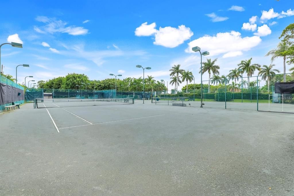 For Sale: $274,900 (2 beds, 2 baths, 1107 Square Feet)