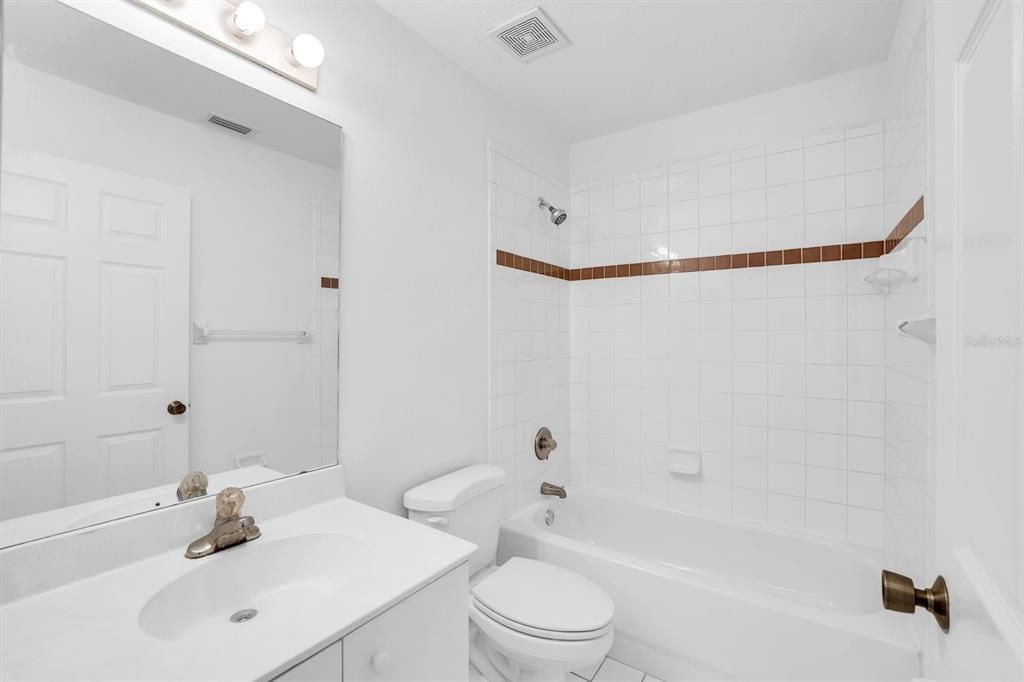 For Sale: $274,900 (2 beds, 2 baths, 1107 Square Feet)