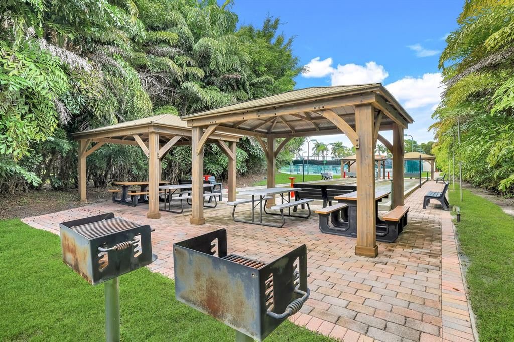 For Sale: $274,900 (2 beds, 2 baths, 1107 Square Feet)