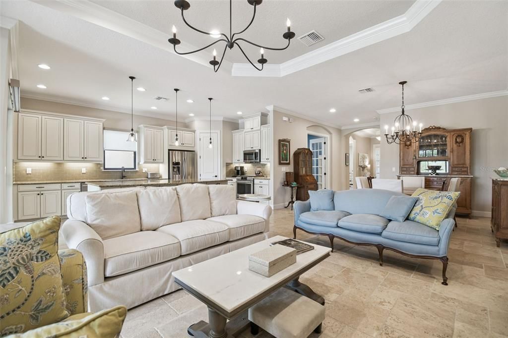 En Venta: $725,000 (4 camas, 3 baños, 2332 Pies cuadrados)