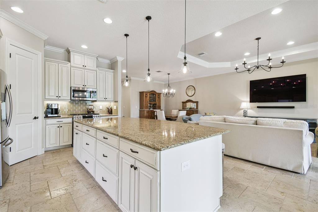 En Venta: $725,000 (4 camas, 3 baños, 2332 Pies cuadrados)