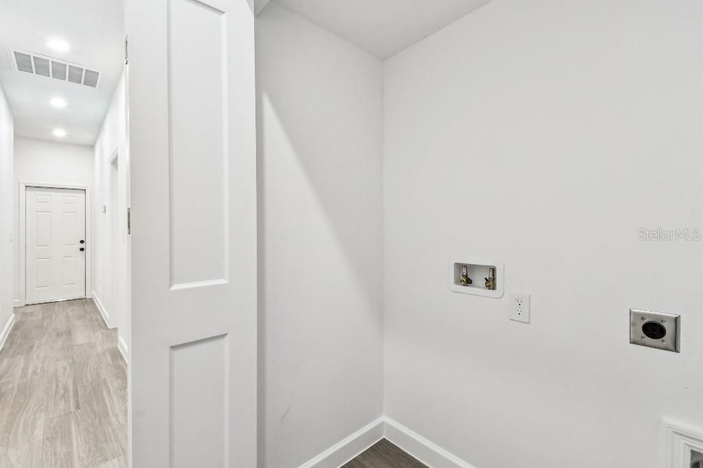 Active With Contract: $385,000 (3 beds, 2 baths, 1200 Square Feet)