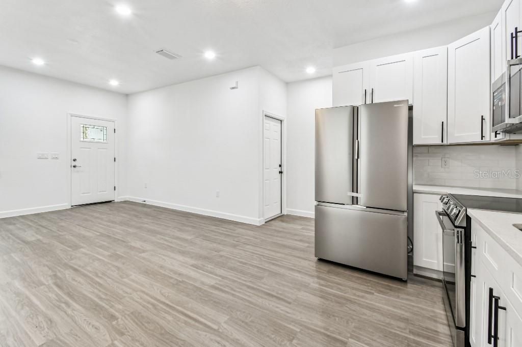 Active With Contract: $385,000 (3 beds, 2 baths, 1200 Square Feet)