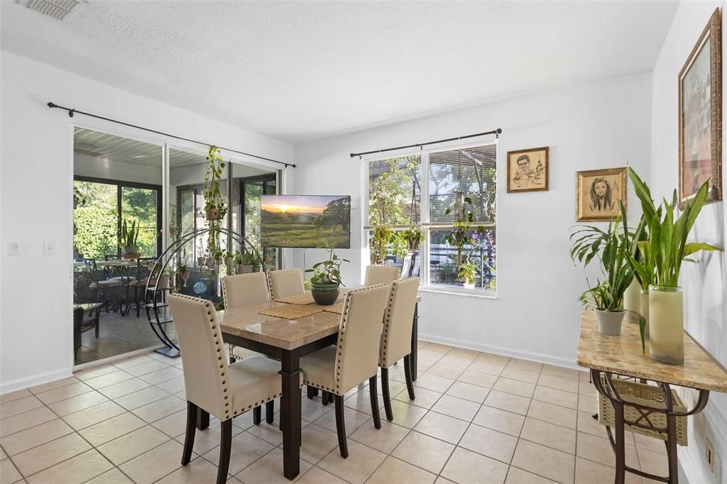 Под контрактом: $425,000 (4 спален, 3 ванн, 2210 Квадратных фут)