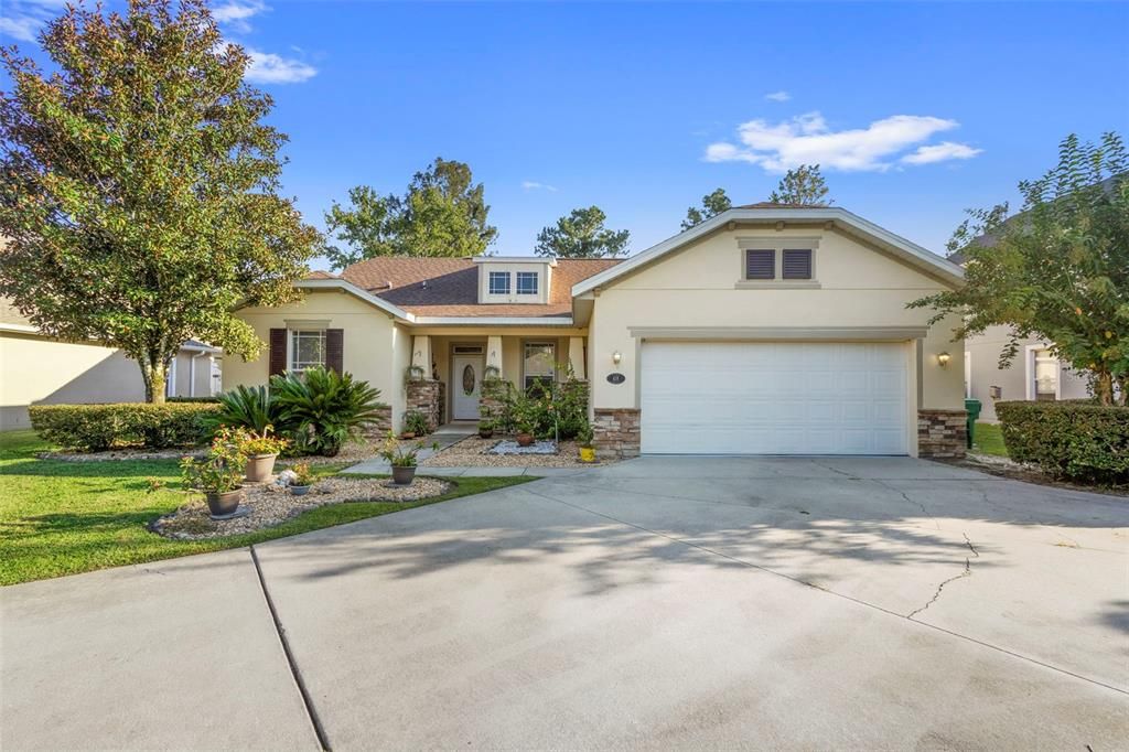 Под контрактом: $425,000 (4 спален, 3 ванн, 2210 Квадратных фут)