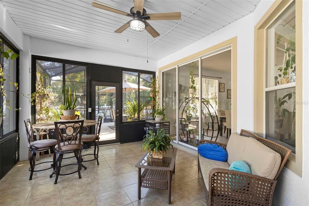 Под контрактом: $425,000 (4 спален, 3 ванн, 2210 Квадратных фут)