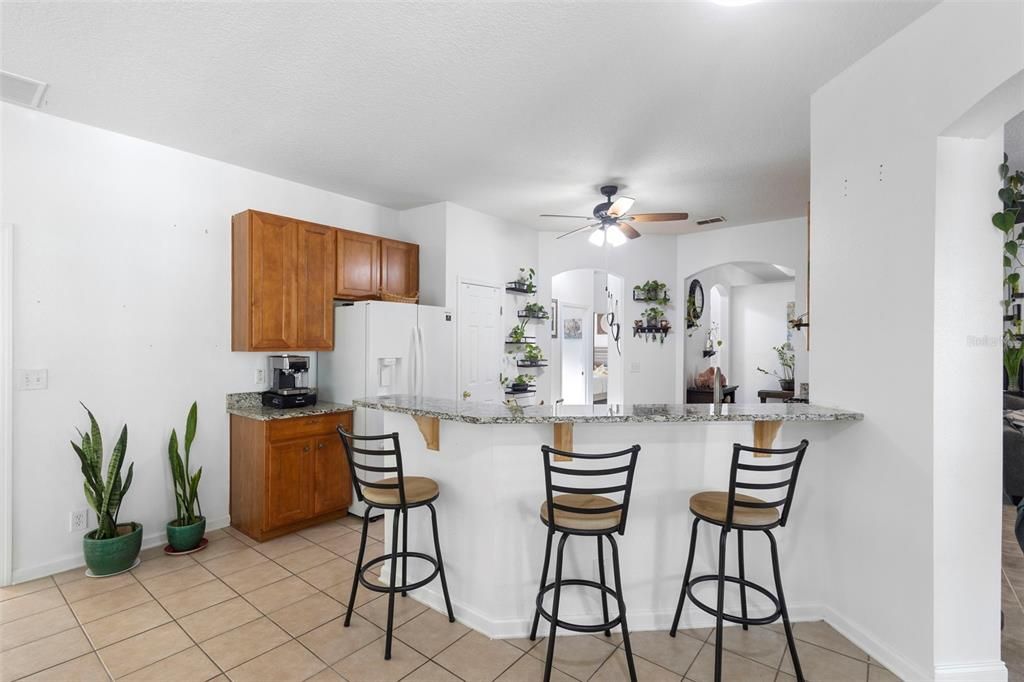 Под контрактом: $425,000 (4 спален, 3 ванн, 2210 Квадратных фут)