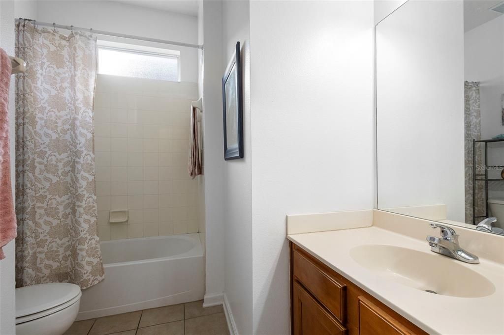 Под контрактом: $425,000 (4 спален, 3 ванн, 2210 Квадратных фут)