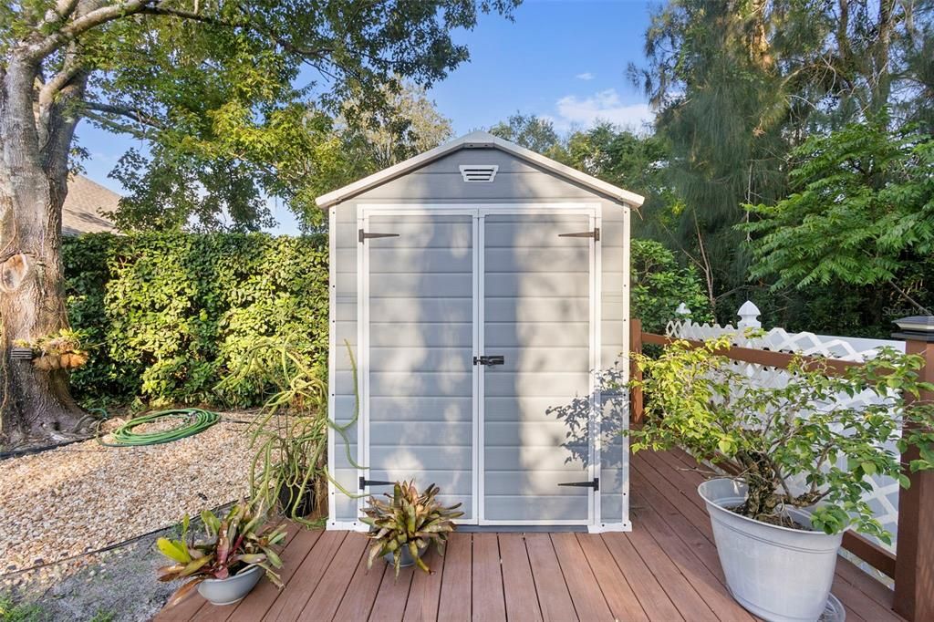 Под контрактом: $425,000 (4 спален, 3 ванн, 2210 Квадратных фут)