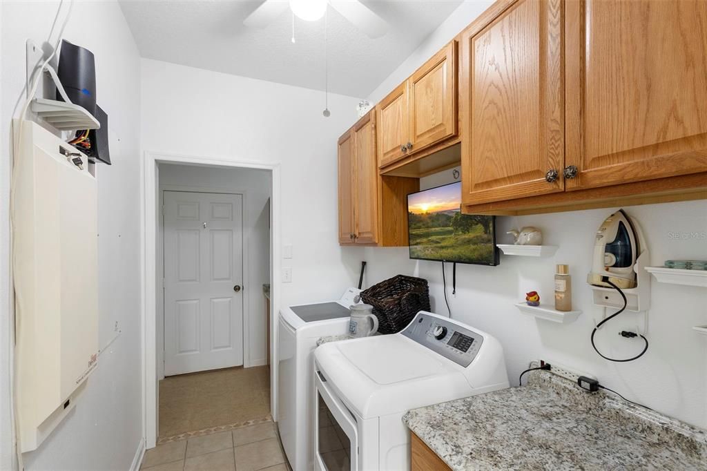 Под контрактом: $425,000 (4 спален, 3 ванн, 2210 Квадратных фут)