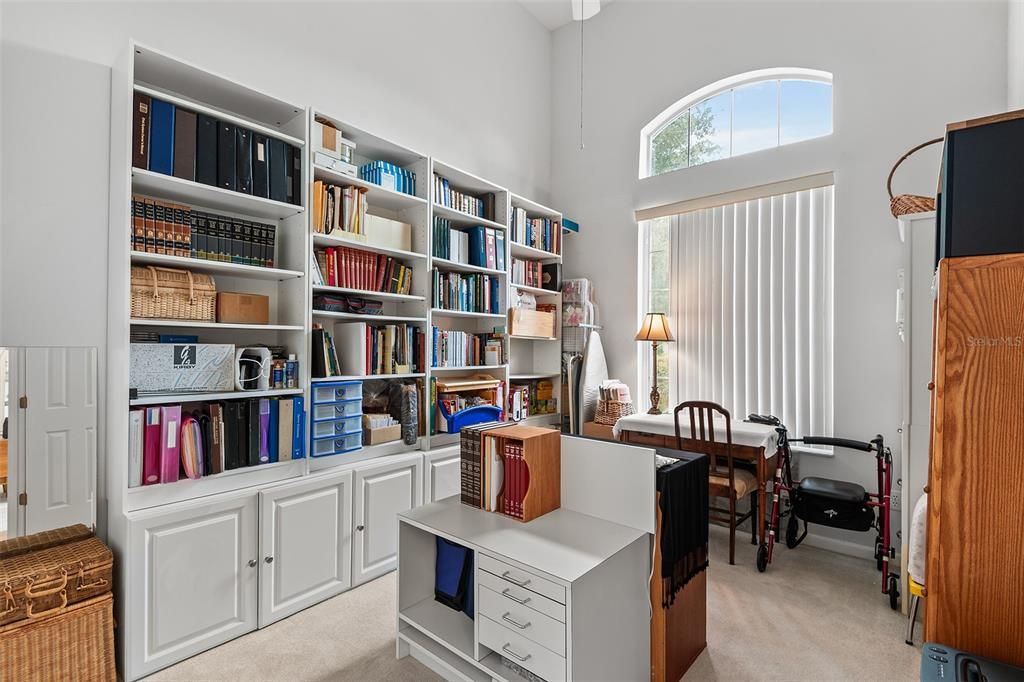 Activo con contrato: $696,000 (4 camas, 2 baños, 2529 Pies cuadrados)