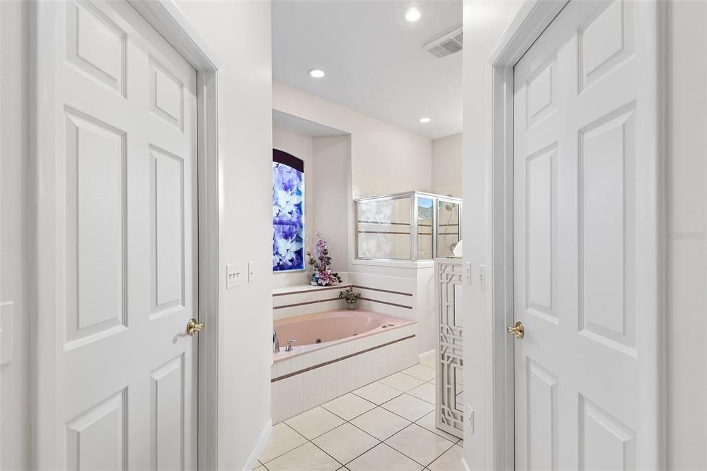 Activo con contrato: $696,000 (4 camas, 2 baños, 2529 Pies cuadrados)