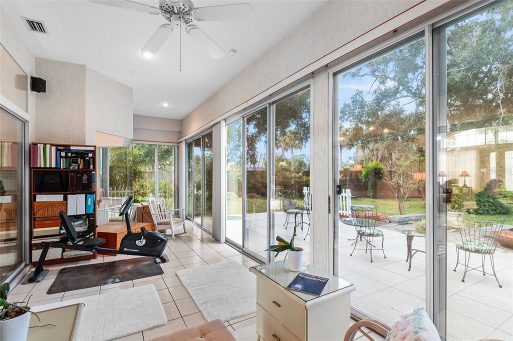 Activo con contrato: $696,000 (4 camas, 2 baños, 2529 Pies cuadrados)