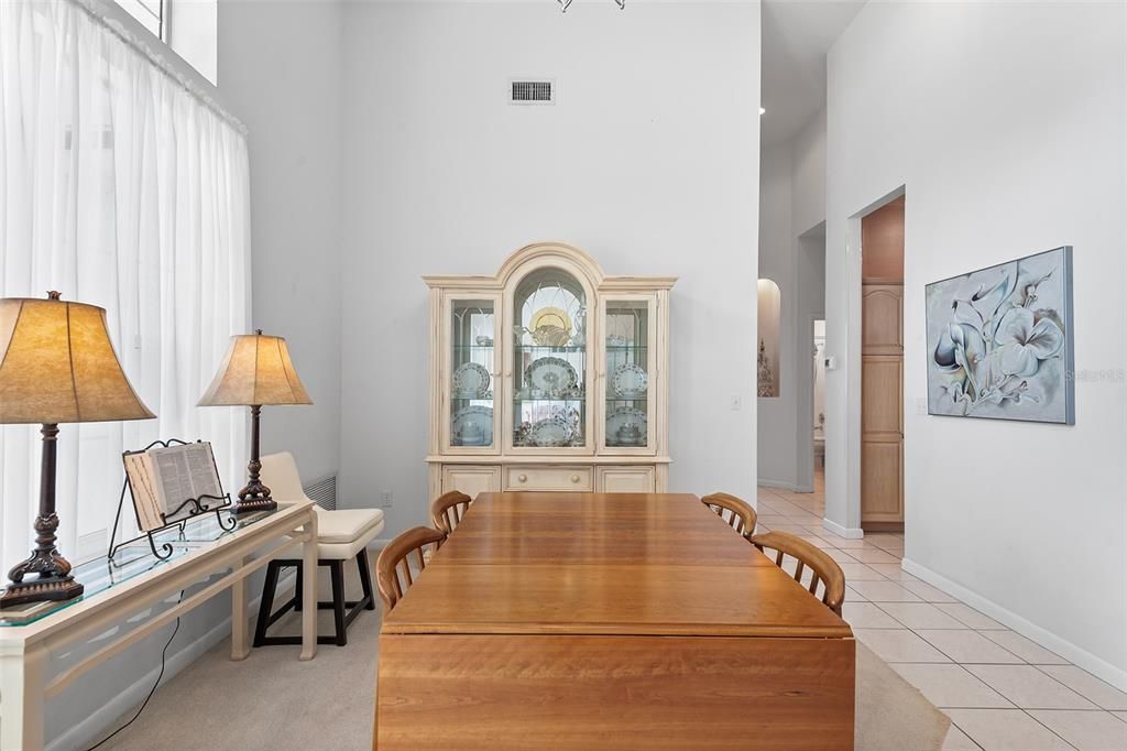 Activo con contrato: $696,000 (4 camas, 2 baños, 2529 Pies cuadrados)