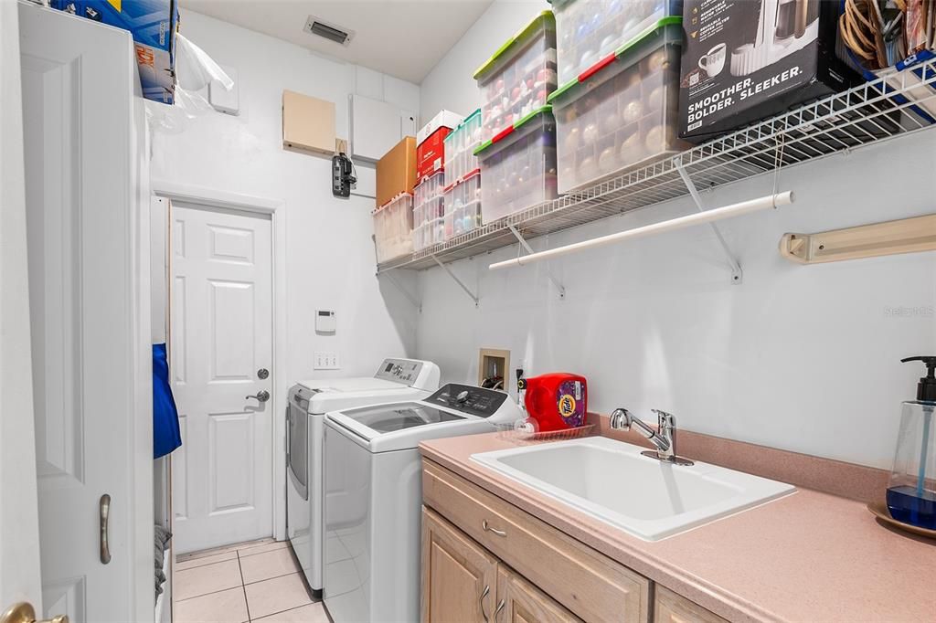 Activo con contrato: $696,000 (4 camas, 2 baños, 2529 Pies cuadrados)