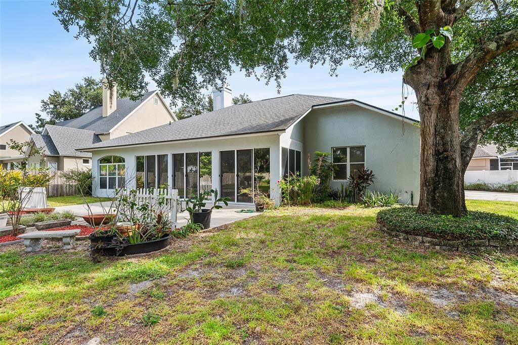 Activo con contrato: $696,000 (4 camas, 2 baños, 2529 Pies cuadrados)