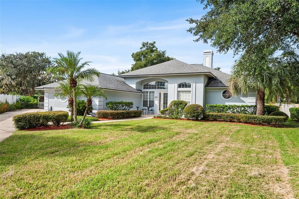 Activo con contrato: $696,000 (4 camas, 2 baños, 2529 Pies cuadrados)