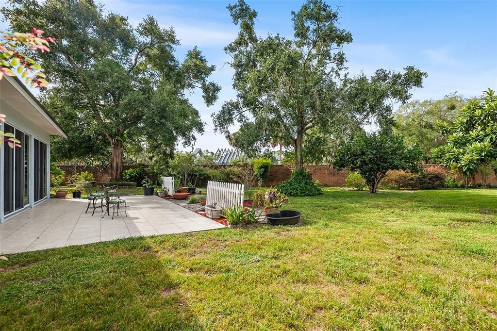 Activo con contrato: $696,000 (4 camas, 2 baños, 2529 Pies cuadrados)