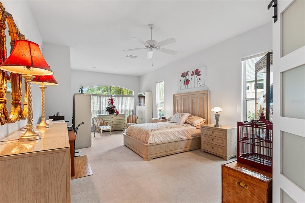 Activo con contrato: $696,000 (4 camas, 2 baños, 2529 Pies cuadrados)