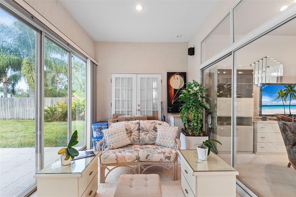 Activo con contrato: $696,000 (4 camas, 2 baños, 2529 Pies cuadrados)