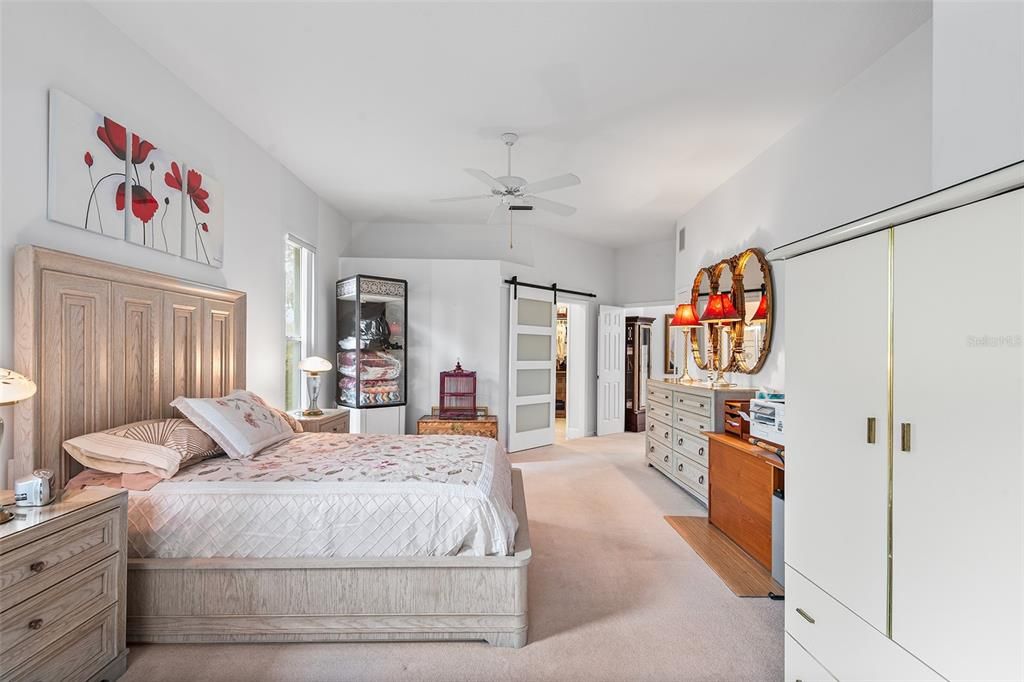 Activo con contrato: $696,000 (4 camas, 2 baños, 2529 Pies cuadrados)