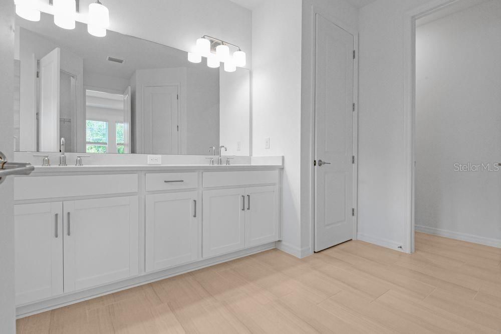 Active With Contract: $425,000 (3 beds, 2 baths, 2394 Square Feet)