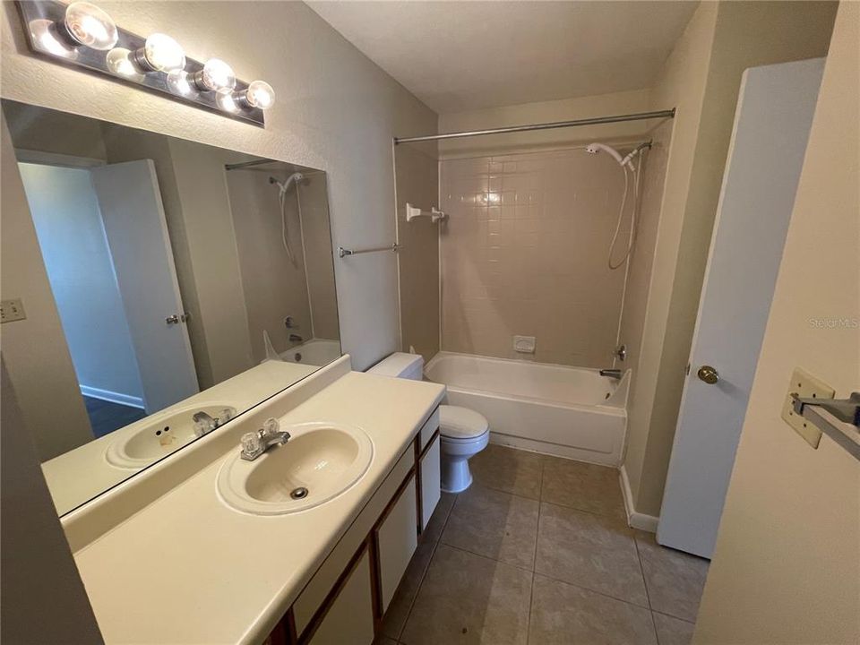 Active With Contract: $130,000 (2 beds, 2 baths, 934 Square Feet)