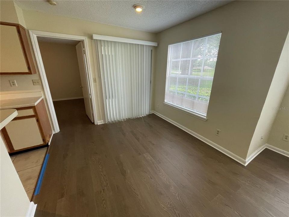 Active With Contract: $130,000 (2 beds, 2 baths, 934 Square Feet)