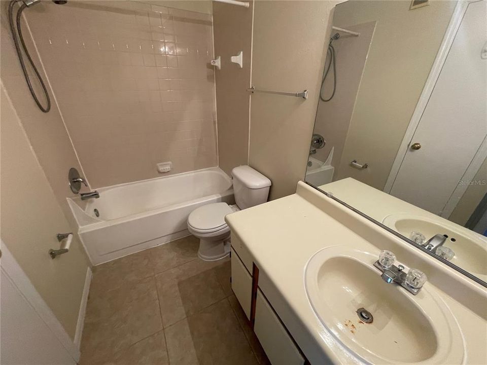 Active With Contract: $130,000 (2 beds, 2 baths, 934 Square Feet)