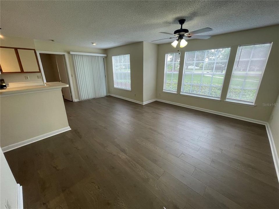 Active With Contract: $130,000 (2 beds, 2 baths, 934 Square Feet)