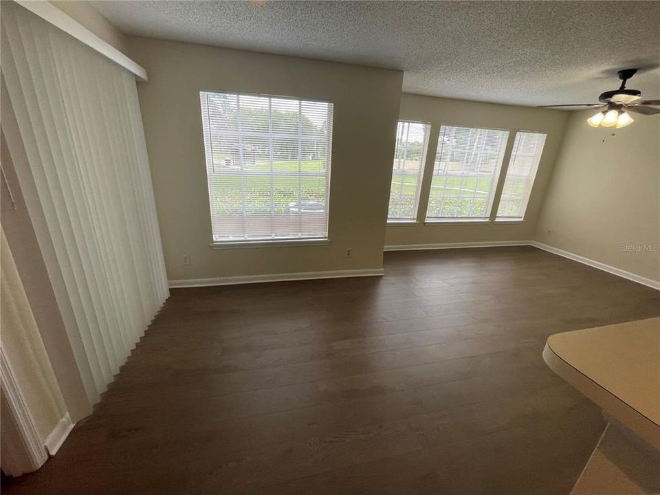 Active With Contract: $130,000 (2 beds, 2 baths, 934 Square Feet)